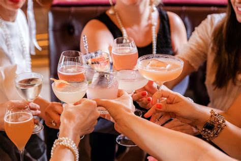 6 Best Cocktail Recipes To Enjoy During The Holiday Season