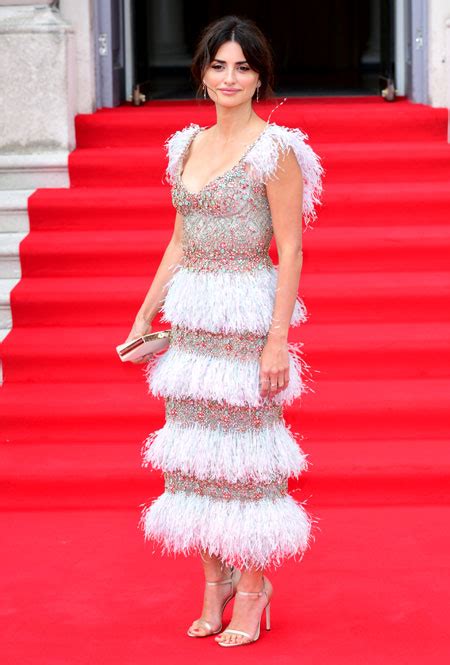Пенелопа Круз в Лондоне (9 августа 2019) | MARIECLAIRE