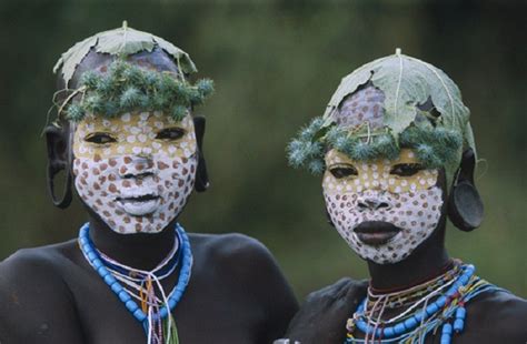 The Mursi tribe - Body art and Ceremony
