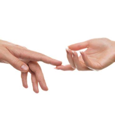 What does it mean when a guy touches your waist? | Body Language Central