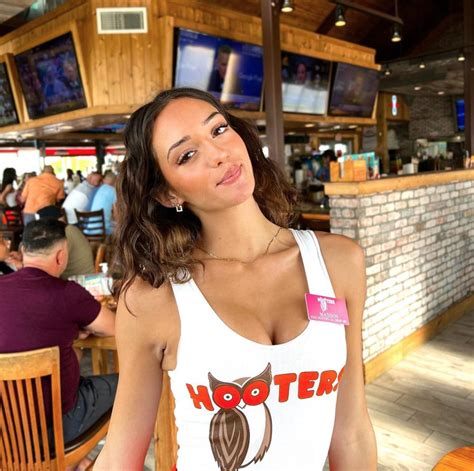 Miss Hooters 2022 shakes off scary health battles — 'thrilled' to take
