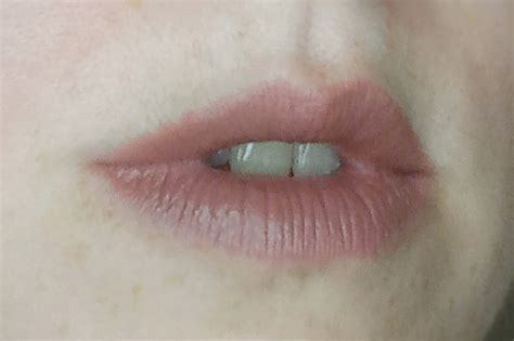 Помада для губ Catrice Губная помада-карандаш Mattlover lipstick pen ...