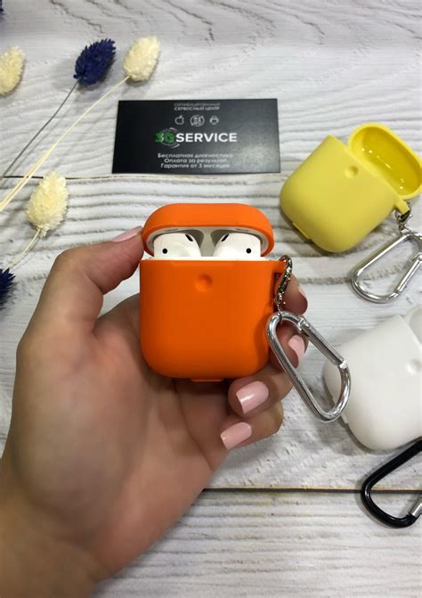 Купить Чехол силиконовый для Apple AirPods с карабином (orange) в ...