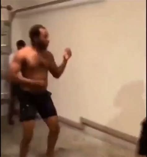 D.C. vs Jon Jones in an alternate universe : r/ufc