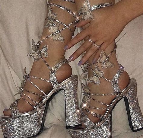Пин на доске x Shoes 2021 | Босоножки на шнуровке, Блестящие каблуки ...