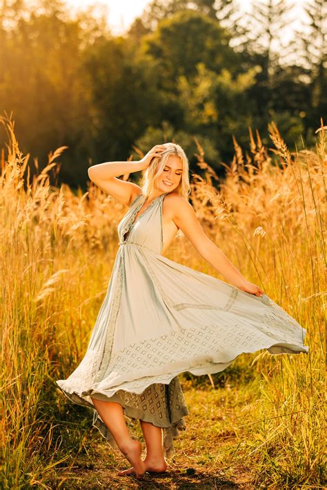 How Many Outfits Should You Bring For Senior Pictures? — Gracefully