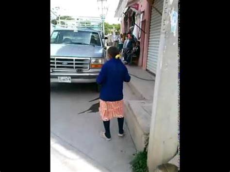 Viejita bailando moderno !!!! - YouTube