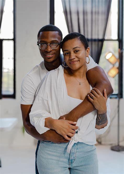 husband  wife couple hug  photo  pixabay