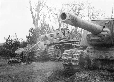 САУ СУ-152 Зверобой 152-мм Фото. Видео. Устройство. Вооружение