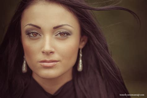 セクシーなヌード女性モデル - 神経質