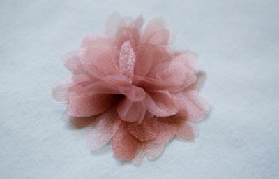 Цвете от тюл | Art and Blog | Handmade flowers fabric, Fabric flowers ...