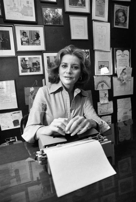 告别芭芭拉·沃尔特斯,她打破电视新闻天花板 - 周末画报