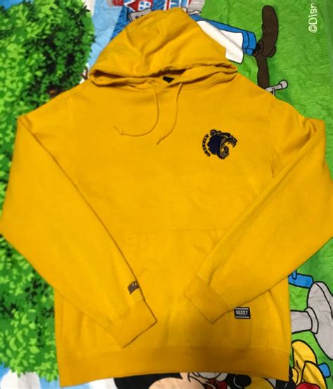 Grizzly, Men's Fashion, Tops & Sets, Hoodies on Carousell