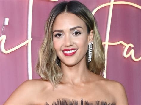 shoulder length hair jessica alba