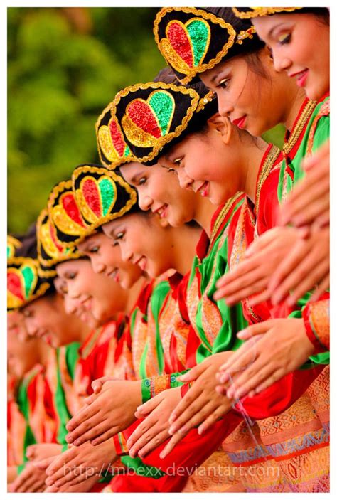 by Hanifah Sausan on Indonesia, My Country | Gambar tarian, Tarian ...