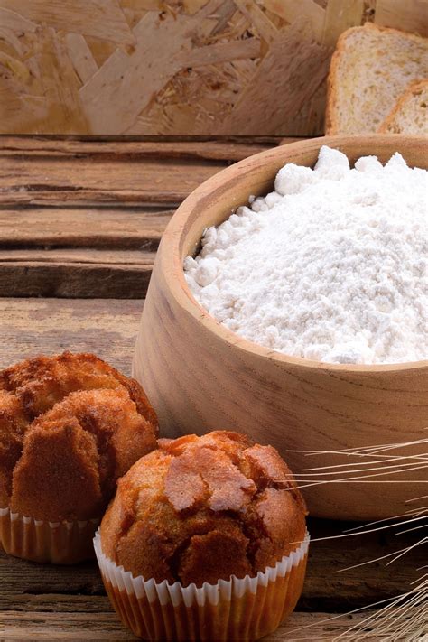 differences  almond flour   purpose flour