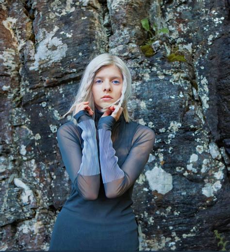 Aurora Aksnes, Poses For Pictures, Cool Pictures, Celebrities Female