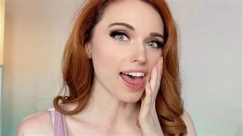 Amouranth makes a hilarious typo while posting an ad for Twitch mod job ...