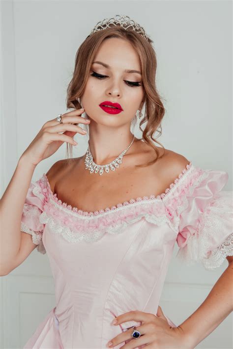 Бальное платье 19 века розовое - Прокат костюмов в Москве от STUDIO 68