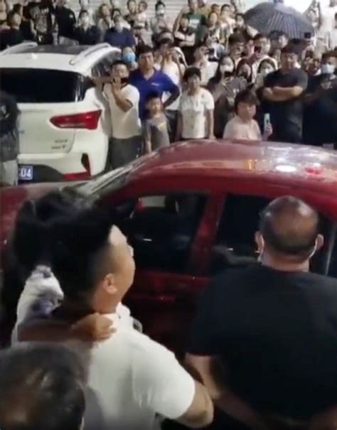 ‘Shameless!’: crowd cheers for wife in China who catches cheating