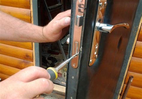 Язычок дверной ручки: как убрать язычок в дверном замке