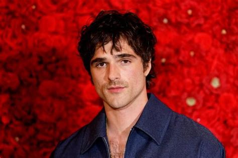 jacob elordi  guillermo del toros frankenstein gift