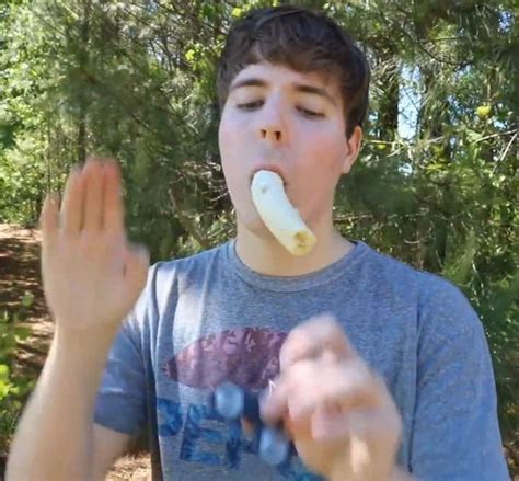 Jimmy with a banana.. Umm, yeah.. | Дизайн семена, Мемы, Веселые мемы