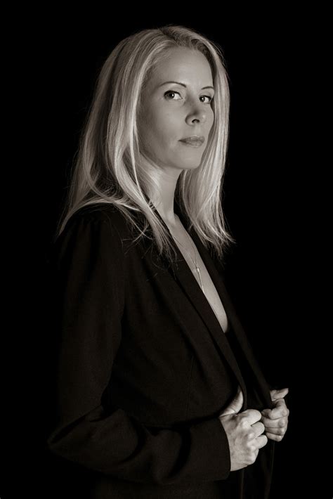 NIKOLETTA – Model Folio