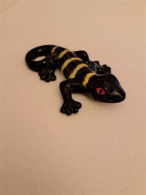 I painted a clay chinese cave gecko: : r/reptiles