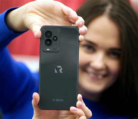 Представлен российский смартфон Р-ФОН на отечественной операционной ...