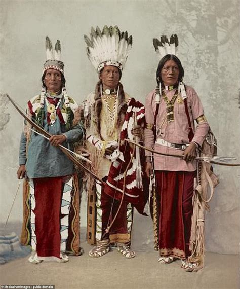 Native Americans seen in amazing colorized photos from 100 years ago ...