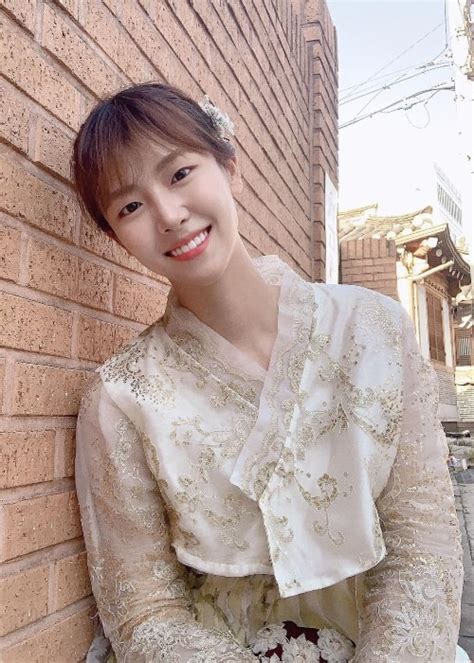 Bae Da-bin Height, Weight, Age, Boyfriends, Biography, Family, Facts