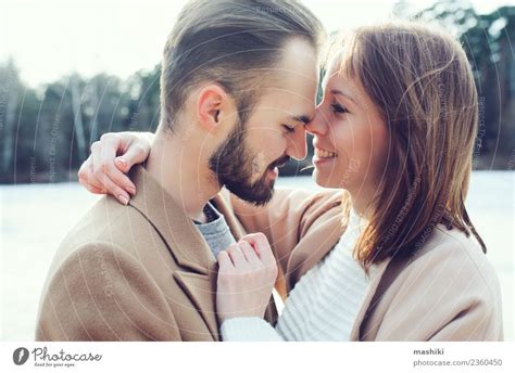 junges, glückliches, liebevolles Paar - ein lizenzfreies Stock Foto von ...