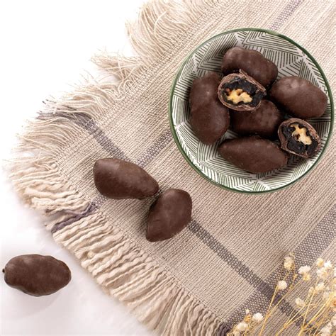 Чернослив с грецким орехом в черном шоколаде — LEFRUCOM MANUFACTURA