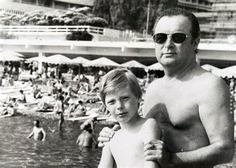 Певец Андрей Григорьев-Апполонов в детстве с родителями. ФОТО