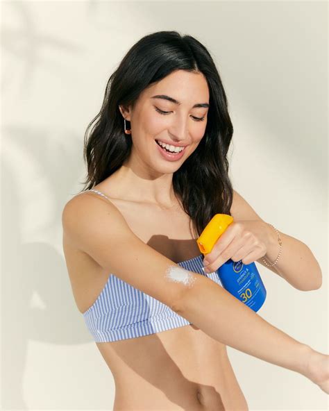 Какво е SPF? Колко време действа SPF 50/30? | NIVEA SUN