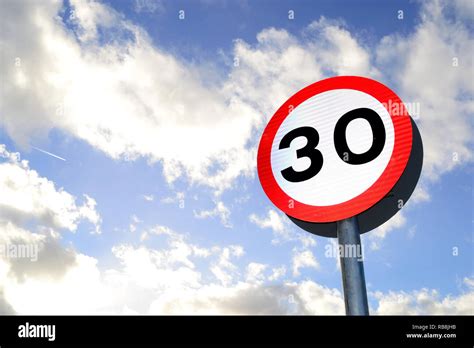 30 Miles Per Hour Speed Sign Stock Photos & 30 Miles Per Hour Speed ...