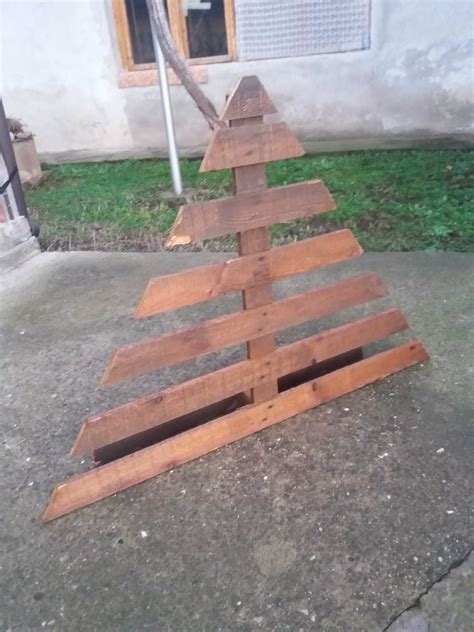 Продавам дървени елхи гр. Бяла • OLX.bg