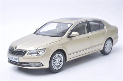1:18 Diecast Model for Skoda Superb 2012 Gold Alloy Toy Car Collection ...