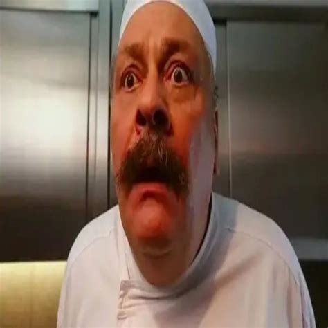 Создать мем "виктор петрович из кухни орет, виктор петрович из кухни ...