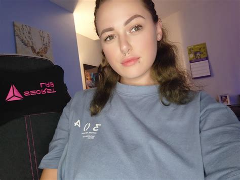 Happy Wednesday Morning 🥰 : r/selfie