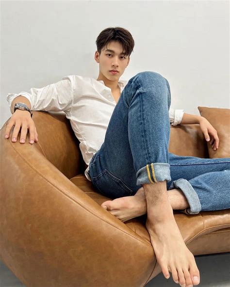 BOYSFEETFANSPAIN🇪🇦: Asian boy feet photos of @seinovfly in Twitter