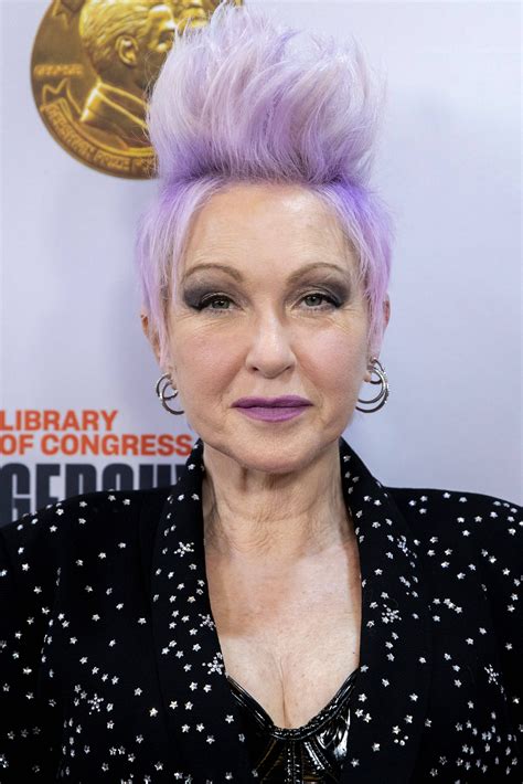 Cyndi Lauper atteinte de psoriasis : "Je ne pouvais pas réguler le