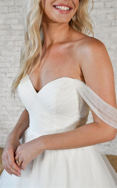 Modern Tulle Ballgown Wedding Dress