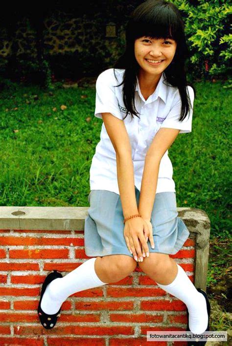 76 Foto Cewek Berseragam SMA Cantik | FWCQ Magazine