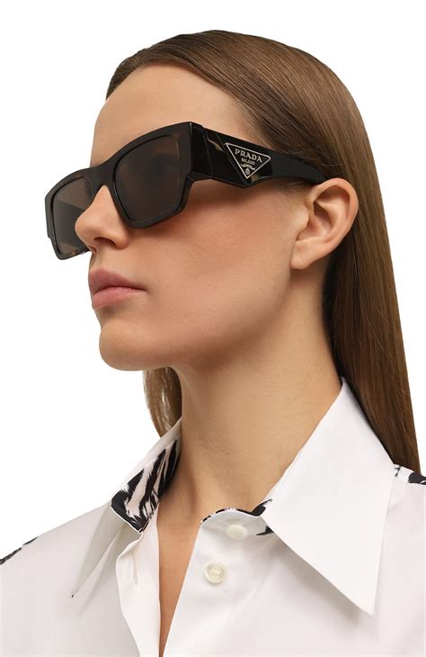 Женские коричневые солнцезащитные очки PRADA купить в интернет-магазине ...