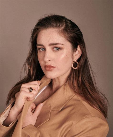 danielle galligan  twitter celeb inspo pretty people shadow