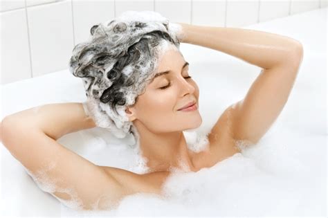 how to wash hair in bath