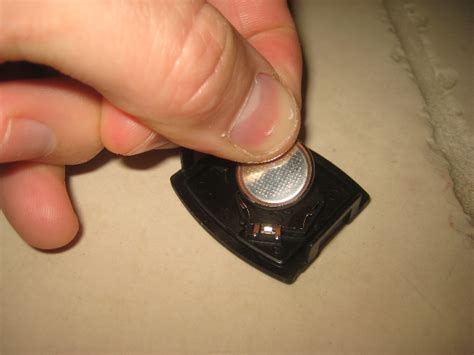 2003-2008-Honda-Pilot-Key-Fob-Battery-Replacement-Guide-020
