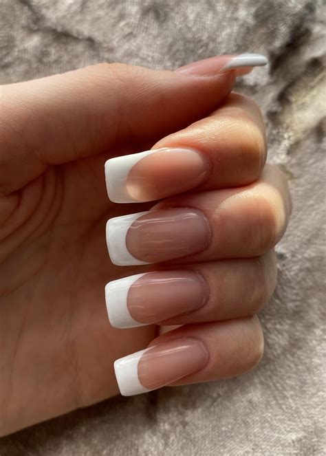 I’m French tip obsessed 💅 : r/Nails